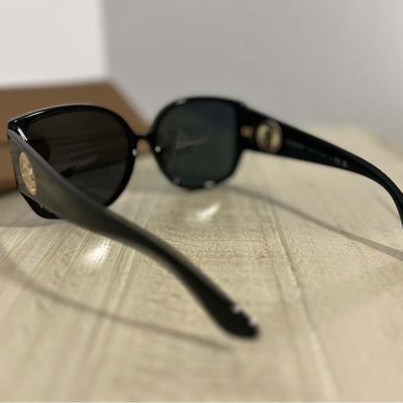 Authentic Burberry Square plastic trim black sunshades - Picture 3 of 7